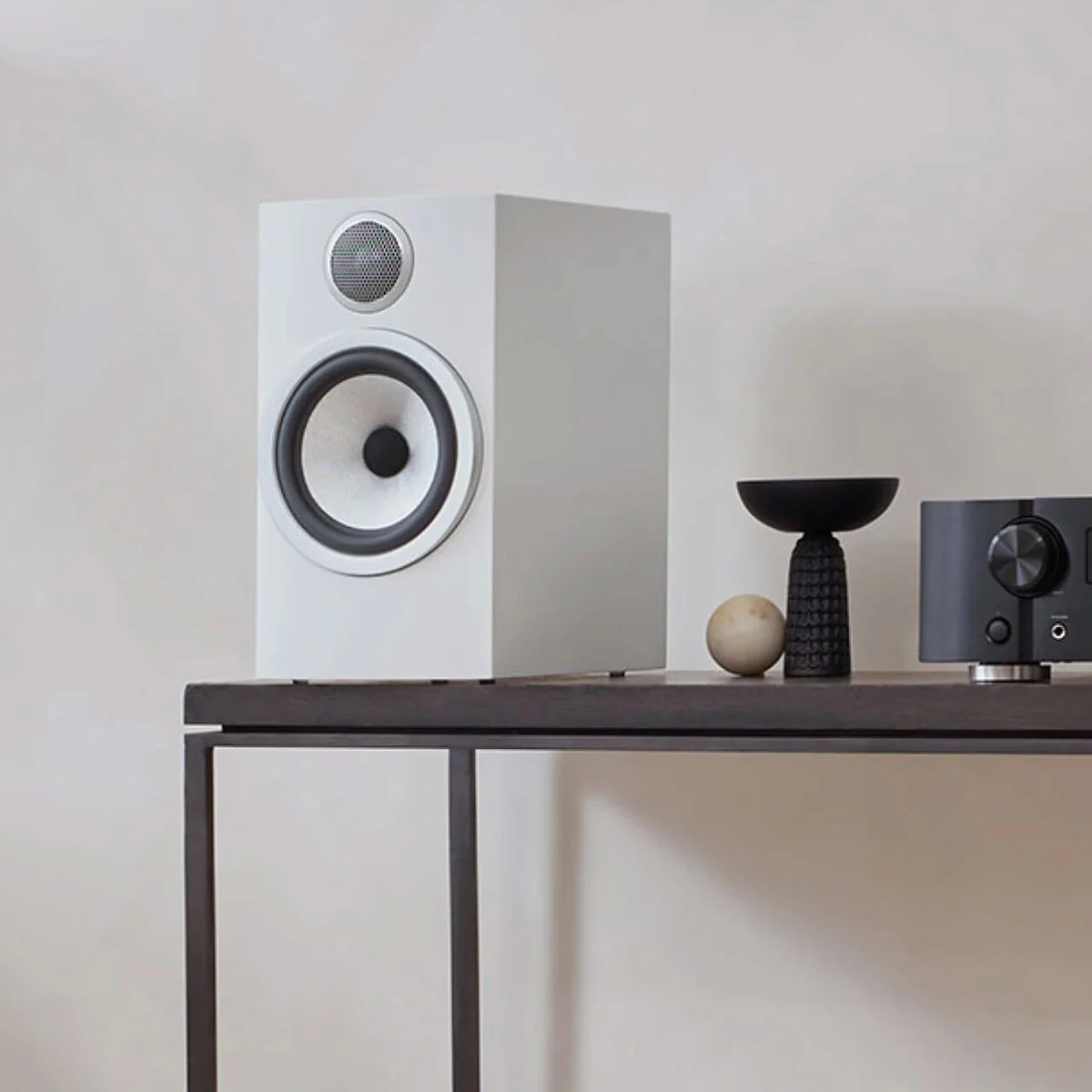 Bowers & Wilkins 706S3 wit luidspreker