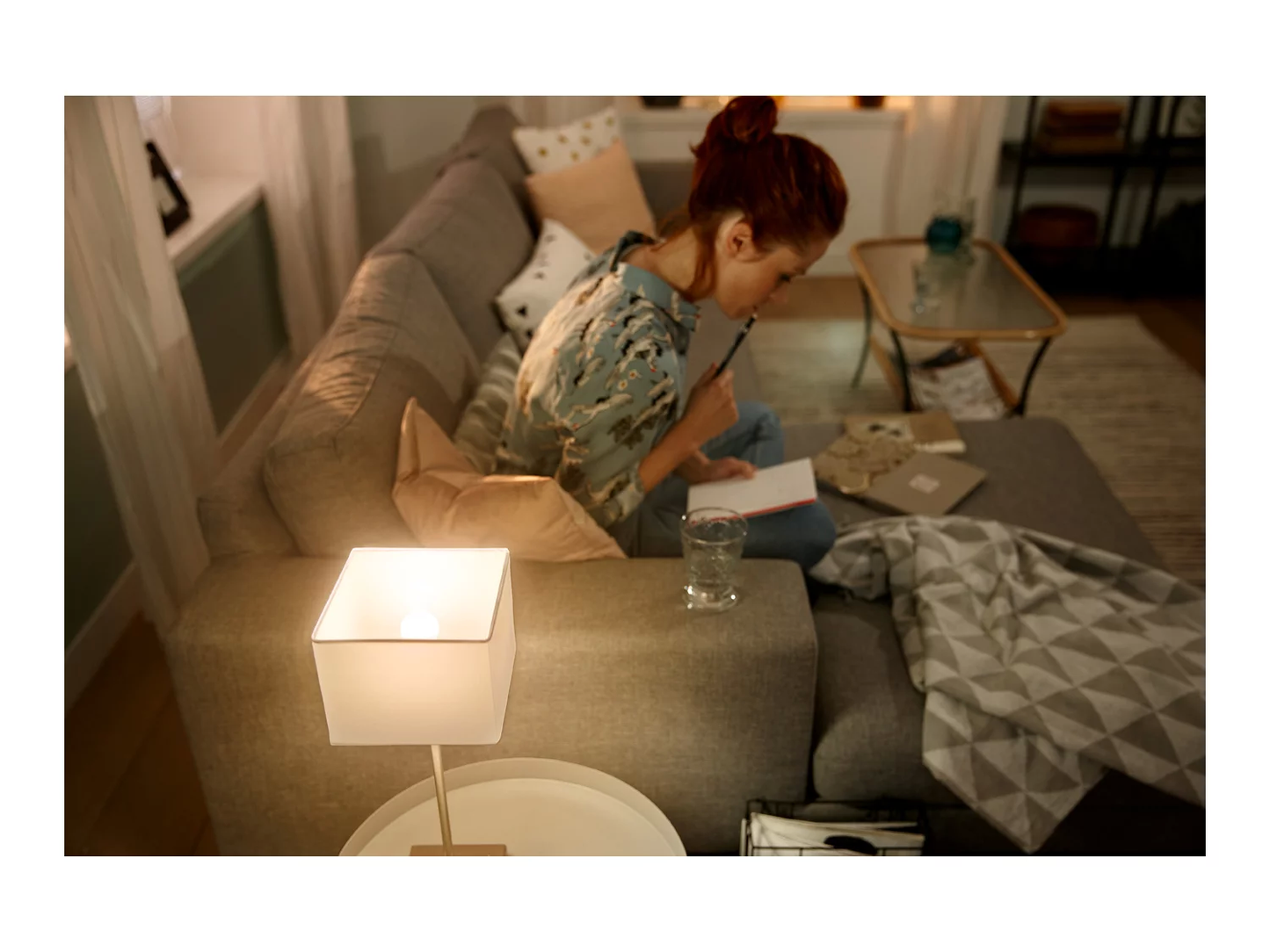 Philips HueW Hue E14 Ledlamp Kogel Warm Wit Licht