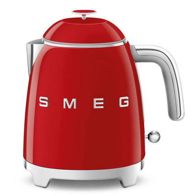 Smeg KLF05RDEU mini waterkoker jaren 50 model